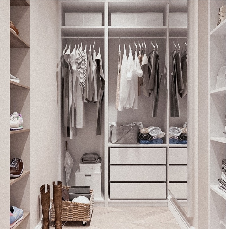 How to Declutter Your Closet
